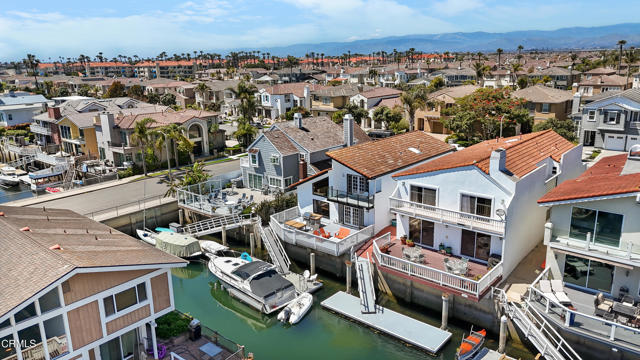 3960 W Hemlock Street, Oxnard CA: https://media.crmls.org/mediaz/a687f592-1dd7-42f0-8c4d-6dbb9c6c4350.jpg