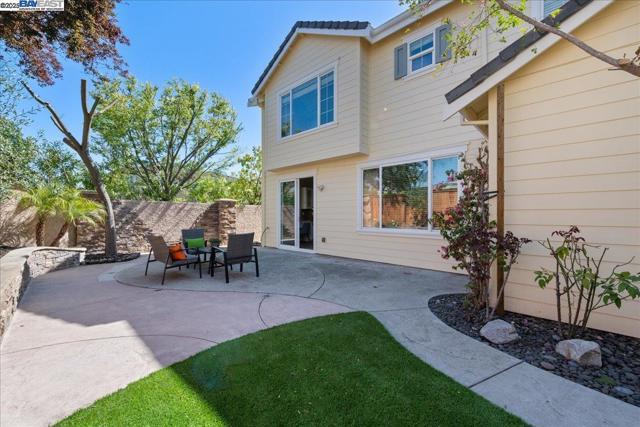 5200 N Forestdale Cir, Dublin CA: https://media.crmls.org/mediaz/a68877d7-e5cf-41f4-a2f4-bc3a46afdd0a.jpg