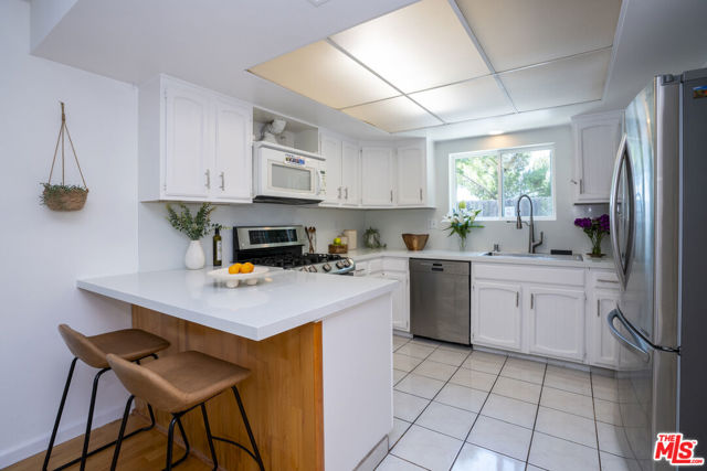353 Mavis Drive, Los Angeles CA: https://media.crmls.org/mediaz/a688c3d8-0995-44c5-9a1c-efdcda46b82c.jpg