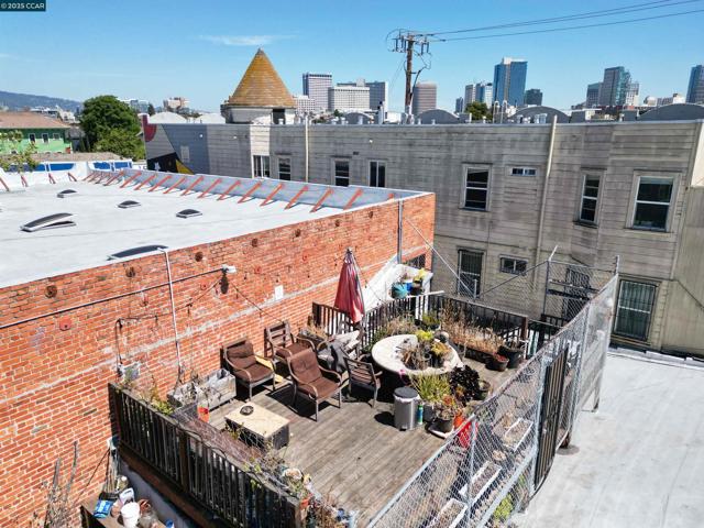 2521 San Pablo Ave, Oakland CA: https://media.crmls.org/mediaz/a689718f-fc75-4af2-9ebe-06575a1e2a09.jpg