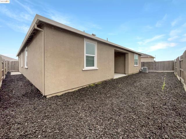 2066 Espana Ln, Rio Vista CA: https://media.crmls.org/mediaz/a68979dc-7041-498c-83e2-275d0386e665.jpg