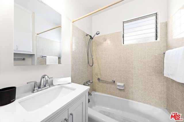 822 Pine Street, Santa Monica CA: https://media.crmls.org/mediaz/a6899de0-1947-4ed0-9874-487aceab49f4.jpg