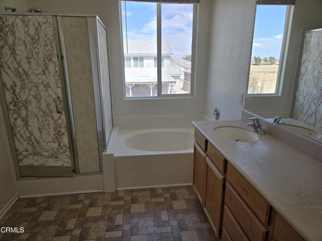 Detail Gallery Image 12 of 16 For 2301 E Newgrove St, Lancaster,  CA 93535 - 5 Beds | 3 Baths