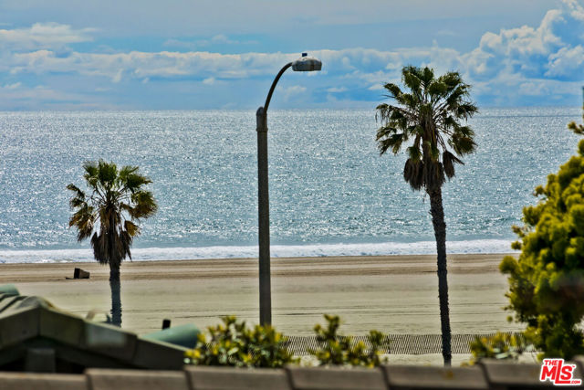 139 Hollister Avenue, Santa Monica CA: https://media.crmls.org/mediaz/a68a0d38-3ec9-43fe-9f2a-3361409a3c04.jpg