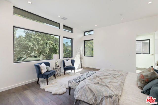139 Hollister Avenue, Santa Monica CA: https://media.crmls.org/mediaz/a68a72ff-0845-48a4-9060-1a25b2fda3e0.jpg