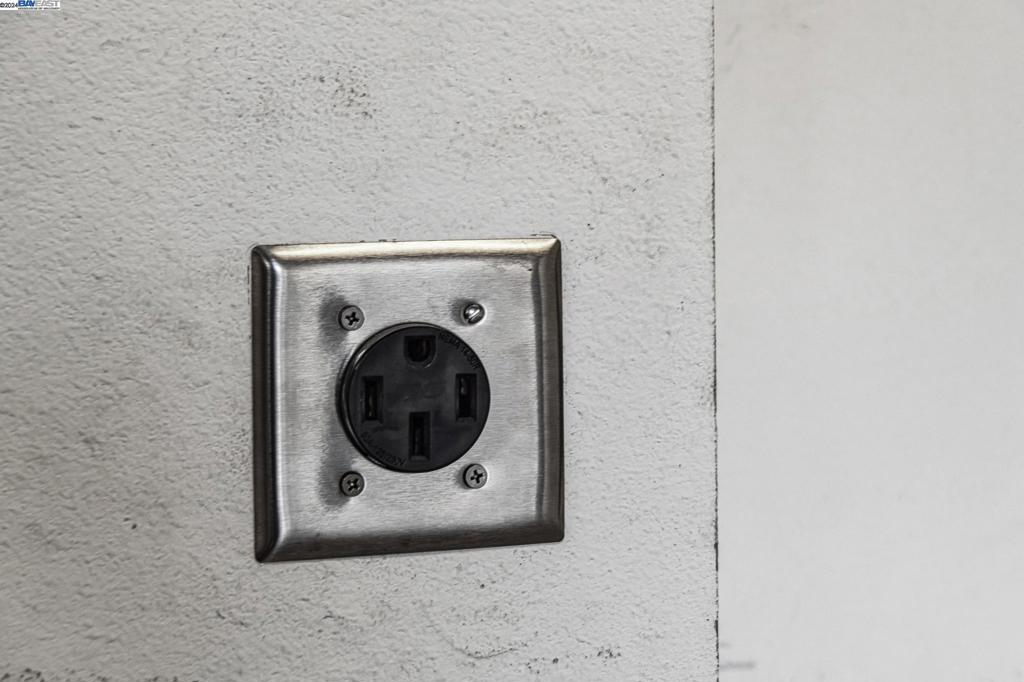 https://media.crmls.org/mediaz/a68a84d0-010e-48c8-8a7a-5fea5665271c.jpg?preset=X-Large