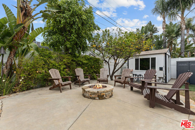 14253 Collins Street, Los Angeles CA: https://media.crmls.org/mediaz/a68ae902-a88a-4fca-ab62-6d30c0c8e2e8.jpg