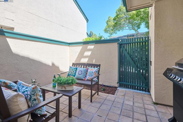 606 Baywood Rd, Alameda CA: https://media.crmls.org/mediaz/a68b6f97-660e-4085-a406-b690413f24a5.jpg