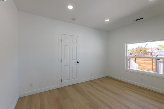 1276 64Th Ave, Oakland CA: https://media.crmls.org/mediaz/a68b94b2-8377-4250-8c45-c14ea03ff97e.jpg