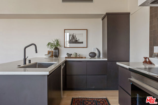 4691 Glenalbyn Drive, Los Angeles CA: https://media.crmls.org/mediaz/a68b9943-11c2-46e7-adaa-c3b5257a2321.jpg