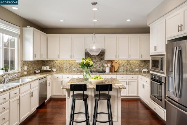 5617 Evolene St, Danville CA: https://media.crmls.org/mediaz/a68bcc7a-9020-4ea2-9b98-447ddd3f2017.jpg