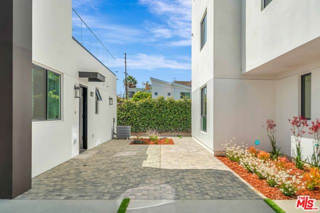 1921 Federal Avenue, Los Angeles CA: https://media.crmls.org/mediaz/a68c1111-a909-4d34-be4d-6335f38ed492.jpg
