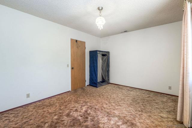 25861 E Old Julian Hwy, Ramona CA: https://media.crmls.org/mediaz/a68c4013-77b9-41ae-9f54-9ee083cf415e.jpg