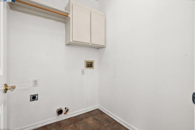 2205 Mark Twain, Antioch CA: https://media.crmls.org/mediaz/a68d2b4d-5ab4-4ab0-b1a0-1c826a5a3cf6.jpg
