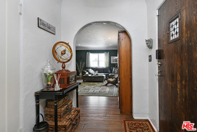 10344 Woodbridge Street, Toluca Lake CA: https://media.crmls.org/mediaz/a68d879c-e657-4ab1-a620-c7afe82f6bd3.jpg