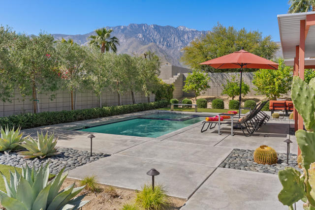 1069 Azure Court, Palm Springs CA: https://media.crmls.org/mediaz/a68e8b27-39ff-469d-945b-2dad1a6c0aa2.jpg