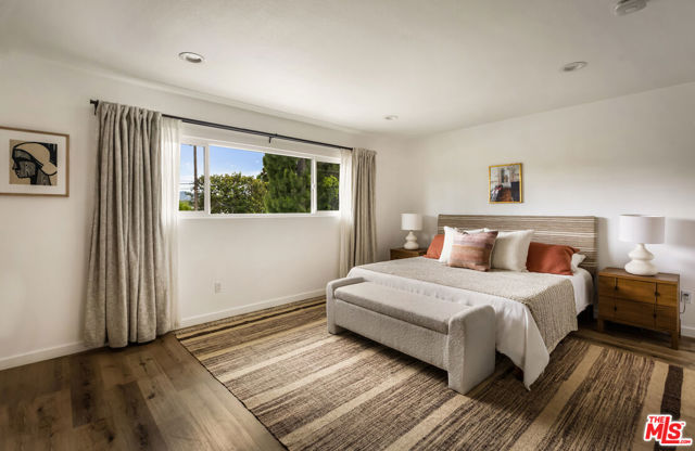 13123 Magnolia Boulevard, Sherman Oaks CA: https://media.crmls.org/mediaz/a68edbf4-3ad5-406b-948a-331d56d4facc.jpg