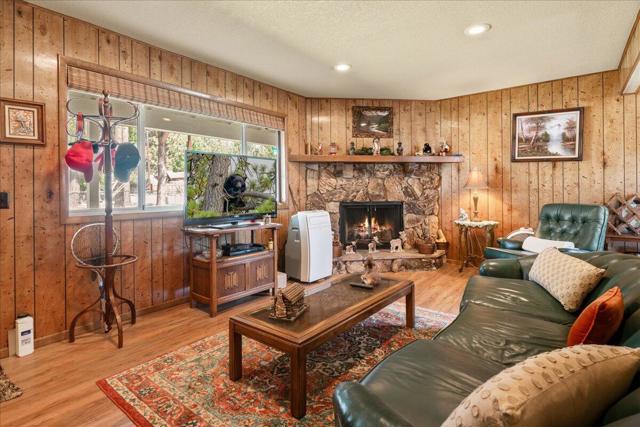 1101 W Country Club Boulevard, Big Bear CA: https://media.crmls.org/mediaz/a68ef8cf-30cf-4bb0-bf42-9ea042dc875e.jpg