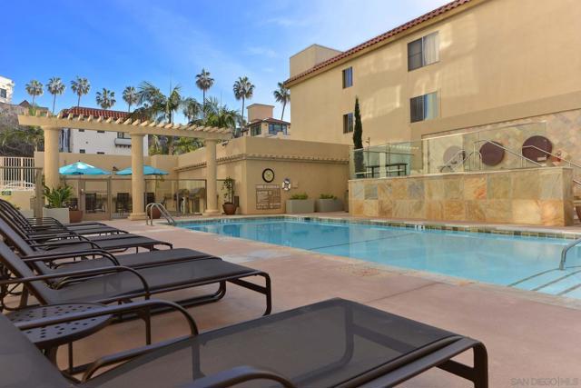 939 Coast Blvd, La Jolla CA: https://media.crmls.org/mediaz/a68f180f-72ee-4d91-abed-48cb1179a5be.jpg