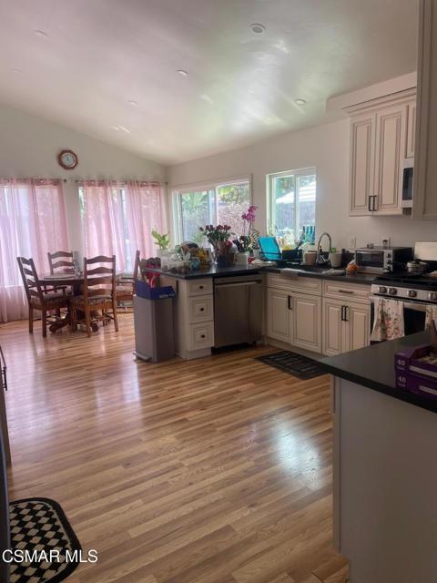 3440 Via Marina Avenue, Oxnard CA: https://media.crmls.org/mediaz/a69016bb-ee98-4c8a-ba9d-0b30c487afd3.jpg