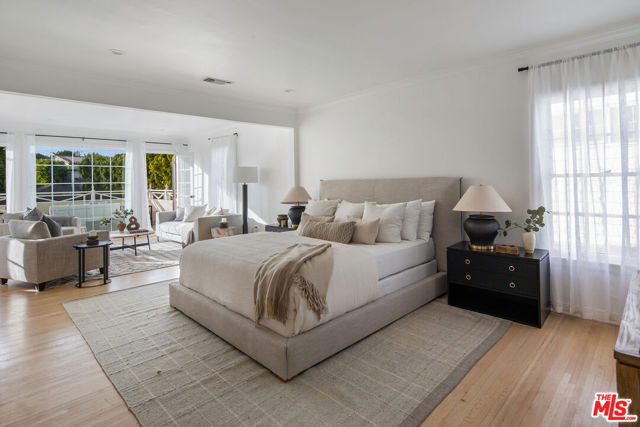 625 N Sierra Drive, Beverly Hills CA: https://media.crmls.org/mediaz/a69032b1-edac-4498-b7b3-e0223ff24079.jpg