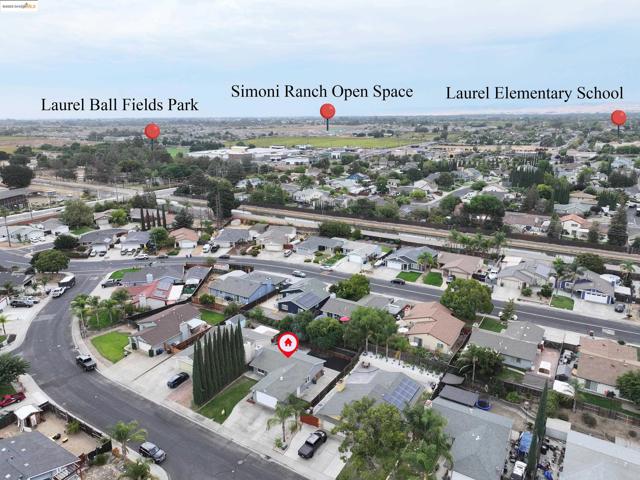 317 Lorenz Dr, Oakley CA: https://media.crmls.org/mediaz/a6907547-d396-4c86-a825-f5f04096116c.jpg