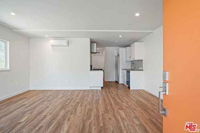 1166 S Cochran Avenue, Los Angeles CA: https://media.crmls.org/mediaz/a690c145-7460-4f3e-a48c-4d8bdfc87d47.jpg
