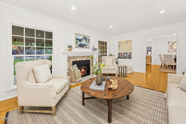 4929 Oakwood Avenue, La Canada Flintridge CA: https://media.crmls.org/mediaz/a690d9d2-05b8-4ff0-80c5-ceb2de51d290.jpg