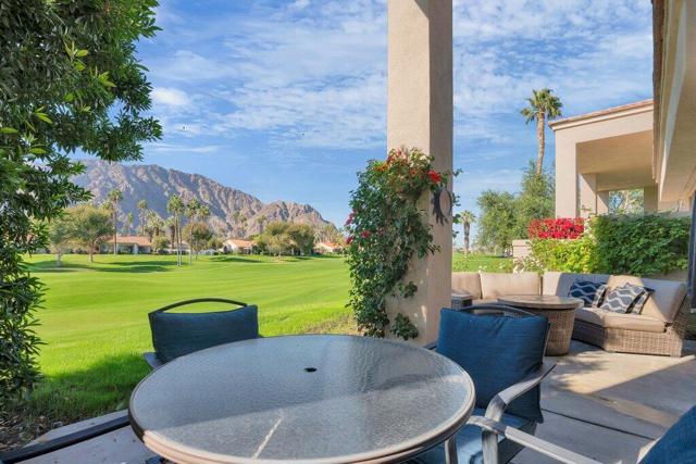 54853 Oakhill, La Quinta CA: https://media.crmls.org/mediaz/a69100ad-35e0-4363-9a6c-84b6a05dcb48.jpg