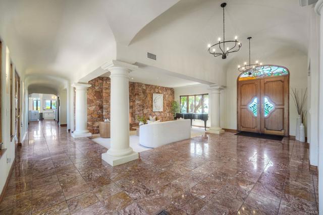 Detail Gallery Image 7 of 52 For 3040 Palm Hill Dr, Vista,  CA 92084 - 3 Beds | 2/1 Baths