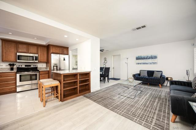 12466 Senda Rd, San Diego CA: https://media.crmls.org/mediaz/a6917f1e-d7d8-4b25-b62e-aada6b0b4dce.jpg