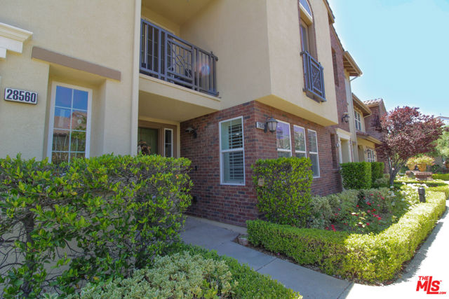 28562 Herrera Street, Valencia CA: https://media.crmls.org/mediaz/a69215e6-2e01-45bc-a41a-7c3057d7f254.jpg