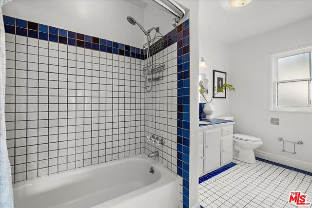 3074 Lake Hollywood Drive, Los Angeles CA: https://media.crmls.org/mediaz/a69273ac-3ebd-422b-8ddc-55b077ef32bf.jpg