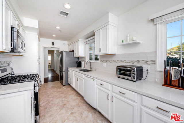 15708 Kalisher Street photo 7