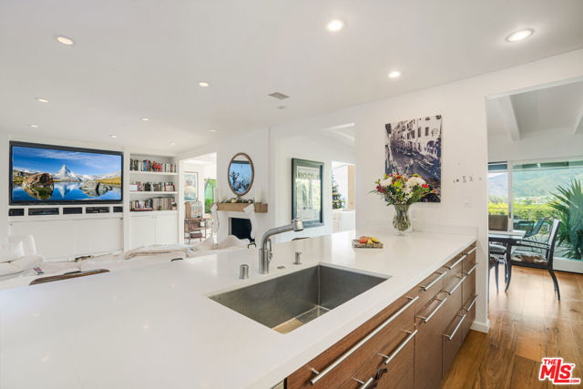 245 Tranquillo Road, Pacific Palisades CA: https://media.crmls.org/mediaz/a6943a18-c82d-4ea1-8209-3a4bf9472f38.jpg