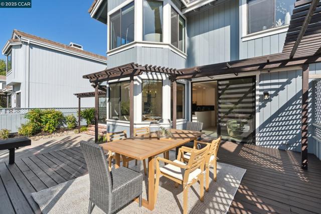 137 Kingswood Cir, Danville CA: https://media.crmls.org/mediaz/a694dd70-0e35-4733-a8f0-c6d9ee43e356.jpg