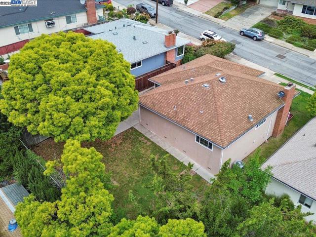 2457 San Carlos Ave, Castro Valley CA: https://media.crmls.org/mediaz/a6951e57-2ddd-43b3-be33-d5f2a3673f6e.jpg