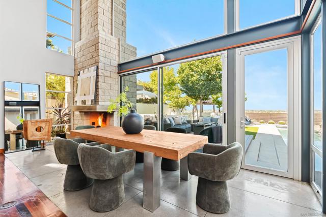 5259 Pacifica Dr, San Diego CA: https://media.crmls.org/mediaz/a69527f5-8967-484d-86fe-f9e9b560a53a.jpg