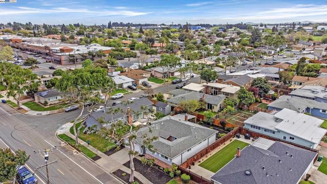 30847 Prestwick Ave, Hayward CA: https://media.crmls.org/mediaz/a6952f18-0d4e-4dd0-b6ab-17209d6f3d39.jpg