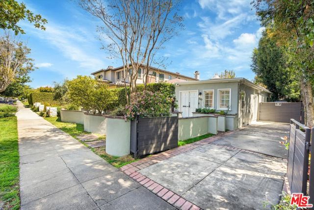 660 S Gretna Green Way, Los Angeles CA: https://media.crmls.org/mediaz/a6959180-d969-4815-9ed4-6db83ab297f2.jpg