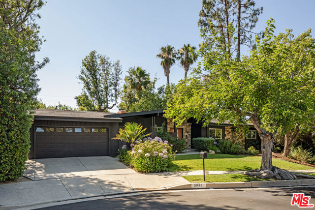 5831 Elba Place, Woodland Hills CA: https://media.crmls.org/mediaz/a695a83e-7978-4b14-a874-9644ccdd0092.jpg
