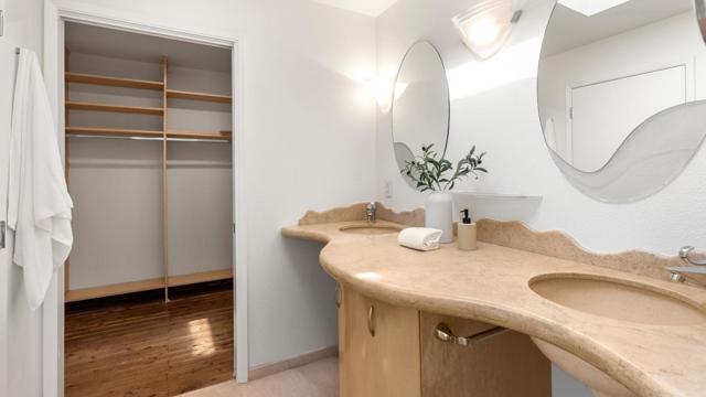 11 Hawk View, Portola Valley CA: https://media.crmls.org/mediaz/a6961236-9363-41fa-943c-ab96f999500a.jpg