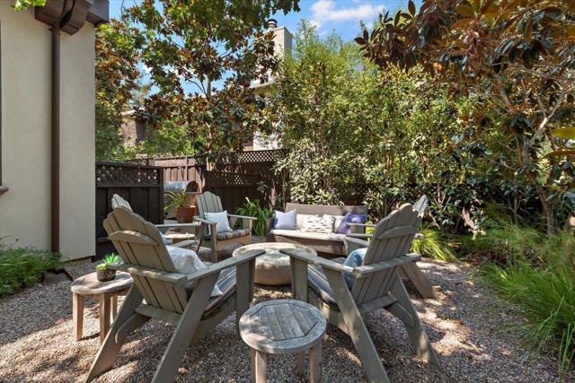 900 Roble Avenue, Menlo Park CA: https://media.crmls.org/mediaz/a696afc4-9abc-4c25-b3f2-9be14ef6767a.jpg