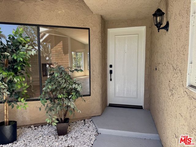 7756 Sailboat Circle, Huntington Beach CA: https://media.crmls.org/mediaz/a696c2d9-8d13-4d22-8634-55e4c865970e.jpg