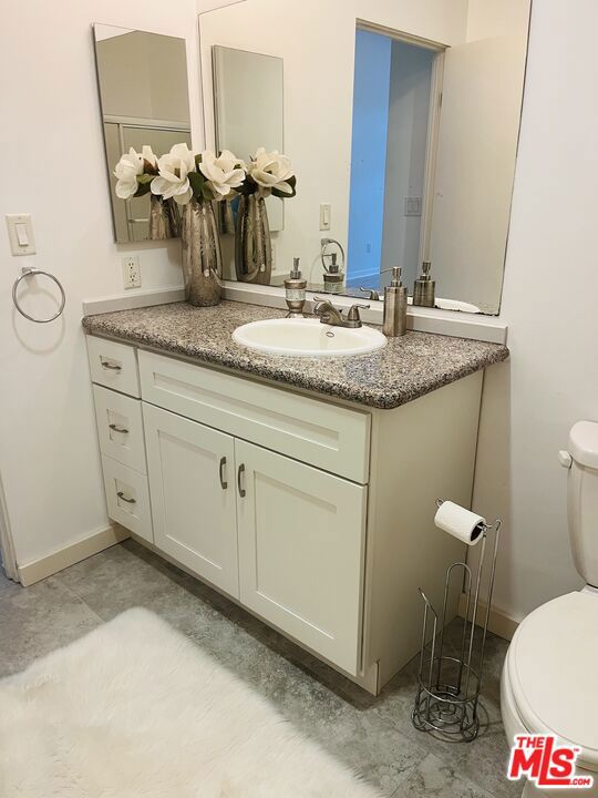 1912 Broadway, Santa Monica CA: https://media.crmls.org/mediaz/a696e846-d0b4-4bf5-8af1-86722a27ae3d.jpg