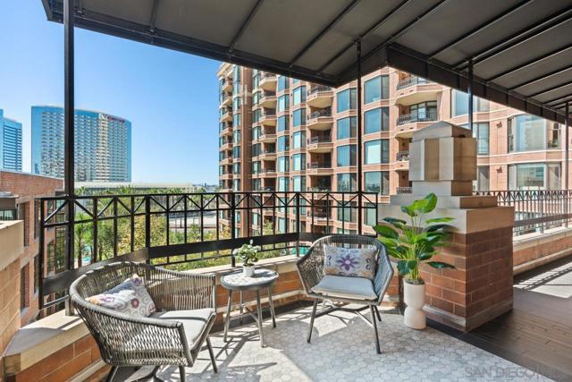 500 W Harbor Dr, San Diego CA: https://media.crmls.org/mediaz/a697b1a8-0034-41cd-b78b-75ea3216bf4f.jpg