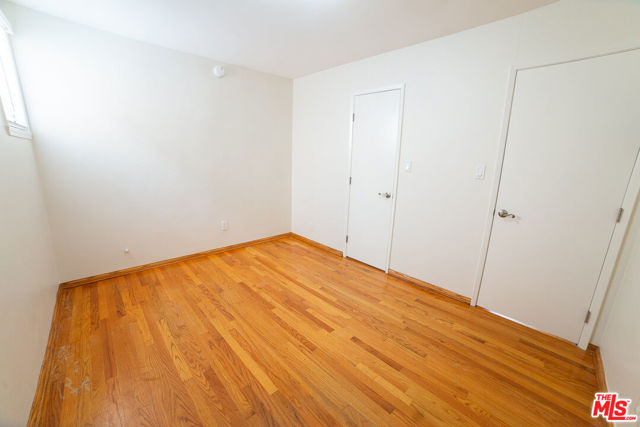 2400 Pacific Avenue, Venice CA: https://media.crmls.org/mediaz/a697f582-8da1-4860-8d9e-f01d90371214.jpg