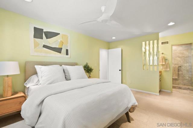 9633 Pebble Beach Dr, Santee CA: https://media.crmls.org/mediaz/a6980844-7355-4a71-b3a4-bed1f3424265.jpg