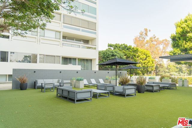 2220 Avenue Of The Stars, Los Angeles CA: https://media.crmls.org/mediaz/a6983545-590c-4467-98a7-86a6410ebccf.jpg