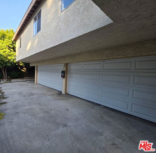 1029 Pleasantview Avenue, Venice CA: https://media.crmls.org/mediaz/a6984433-0758-4ae3-a08c-e99dbbecfd0b.jpg